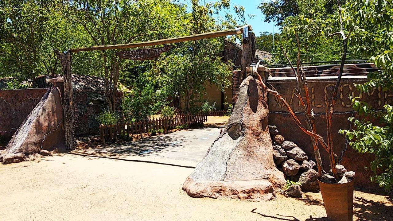 Elephant Trail Guesthouse And Backpackers Kasane Exterior photo